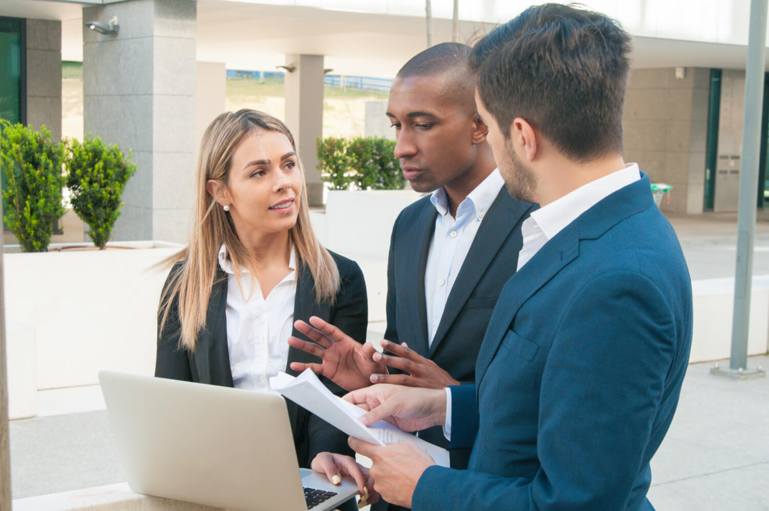 focused-business-colleagues-arguing (1)